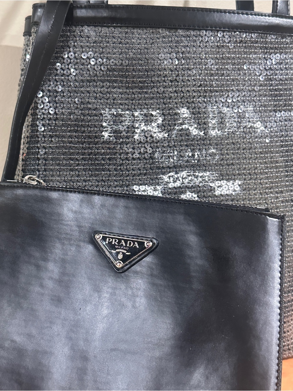 🔥WKND SALE🔥 Prada 1BG417 Tote with Removable Patent Leather Pouch - READ DETAILS - Picture 4 of 8